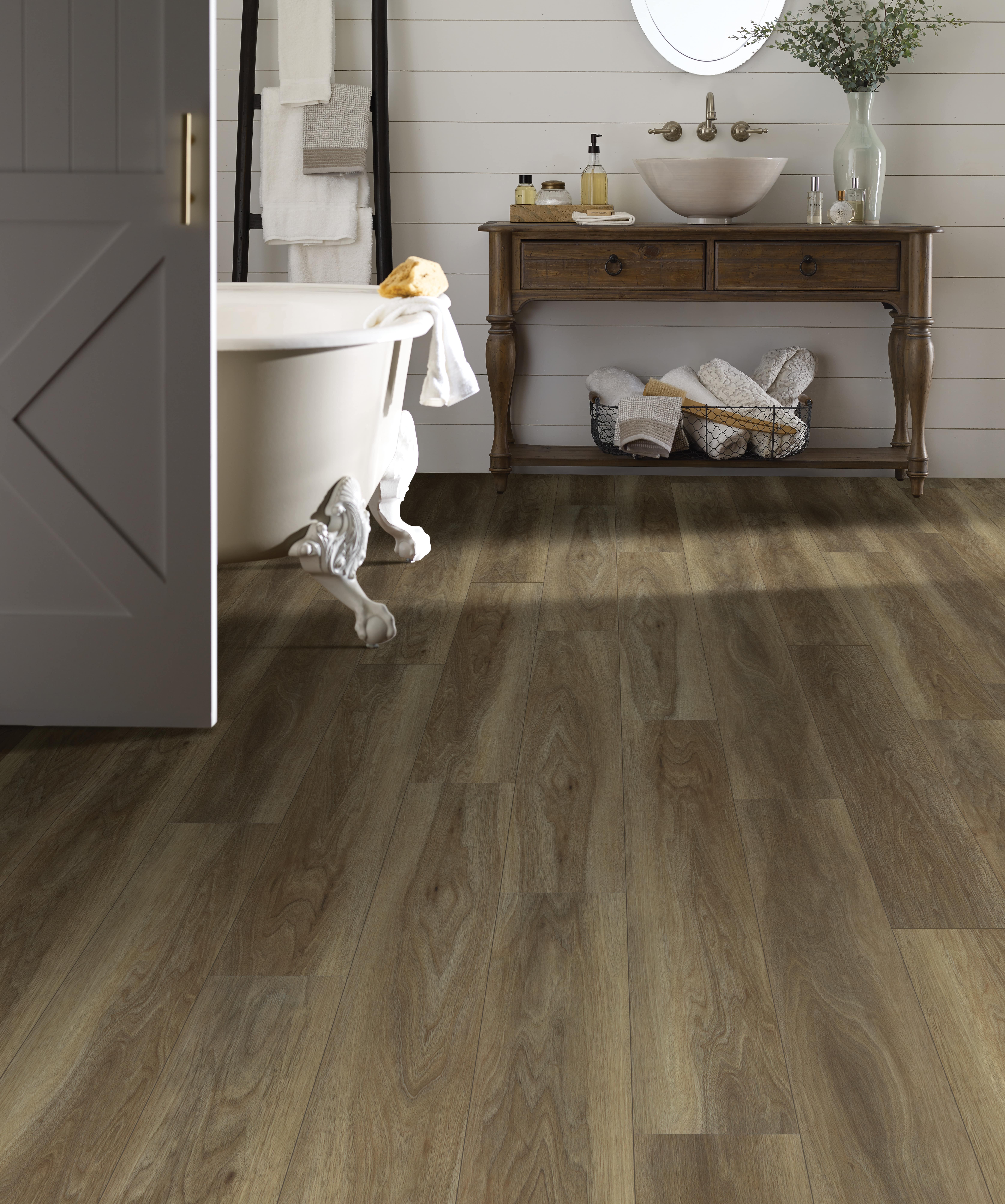 Wood Floor Bathrooms How To Do Them Right Floorings - Can You Put Laminate Flooring In The Bathroom