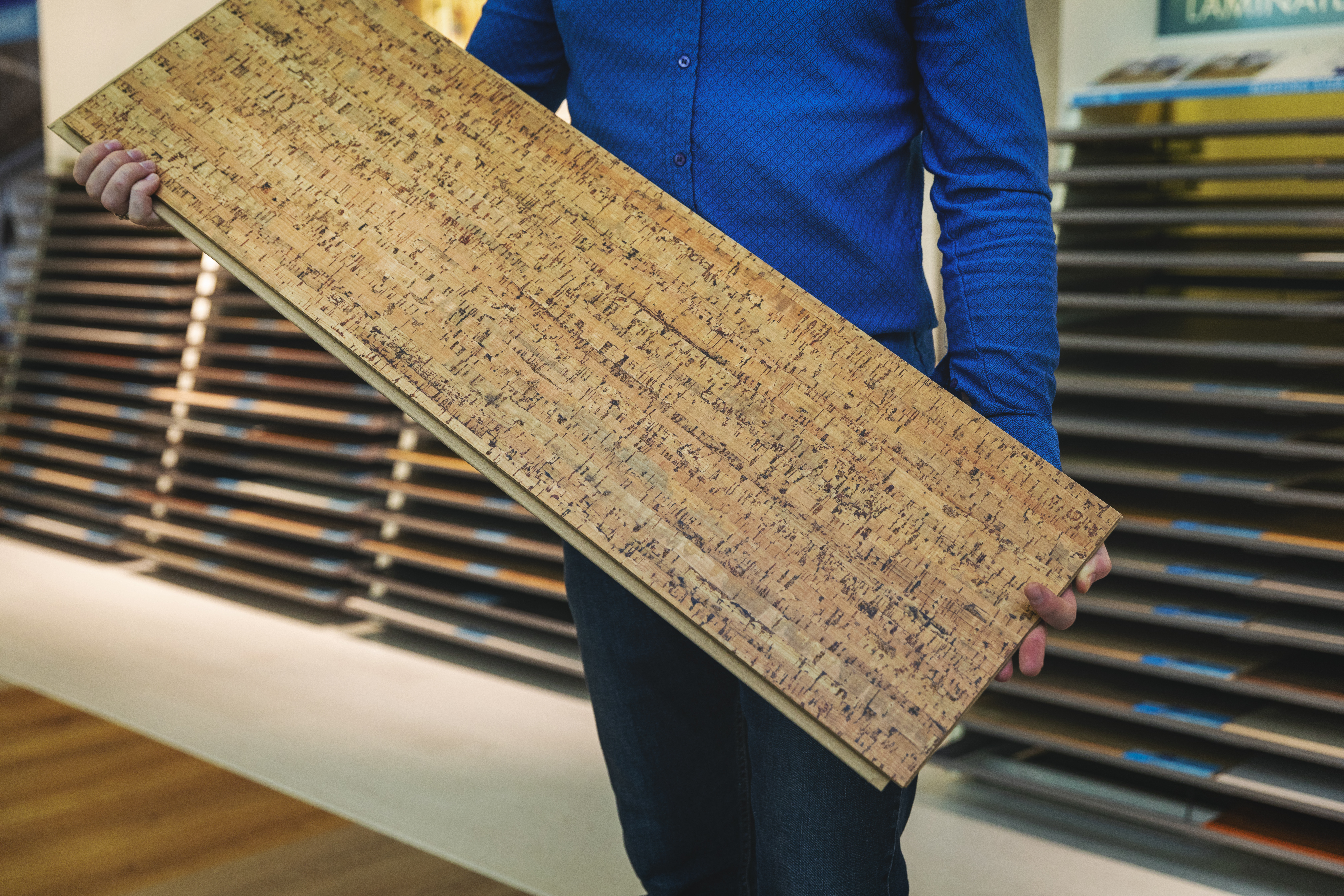 Best Cork Flooring FI—Man holding cork plank