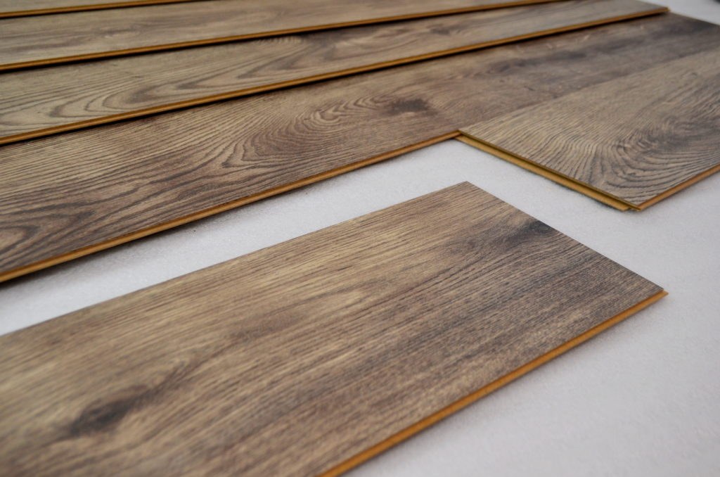 Laminate vs. Hardwood Floors: Which are Better? | FlooringStores
